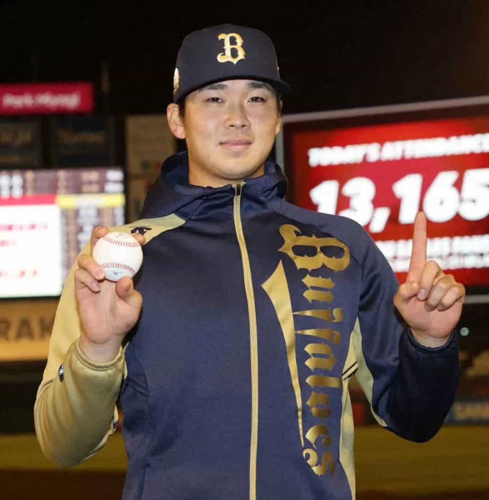 山下舜平大選手のウイニングボールを母へプレゼント