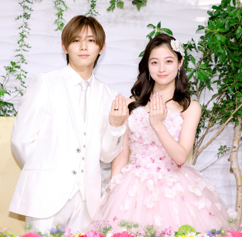 山田涼介と橋本環奈が結婚会見