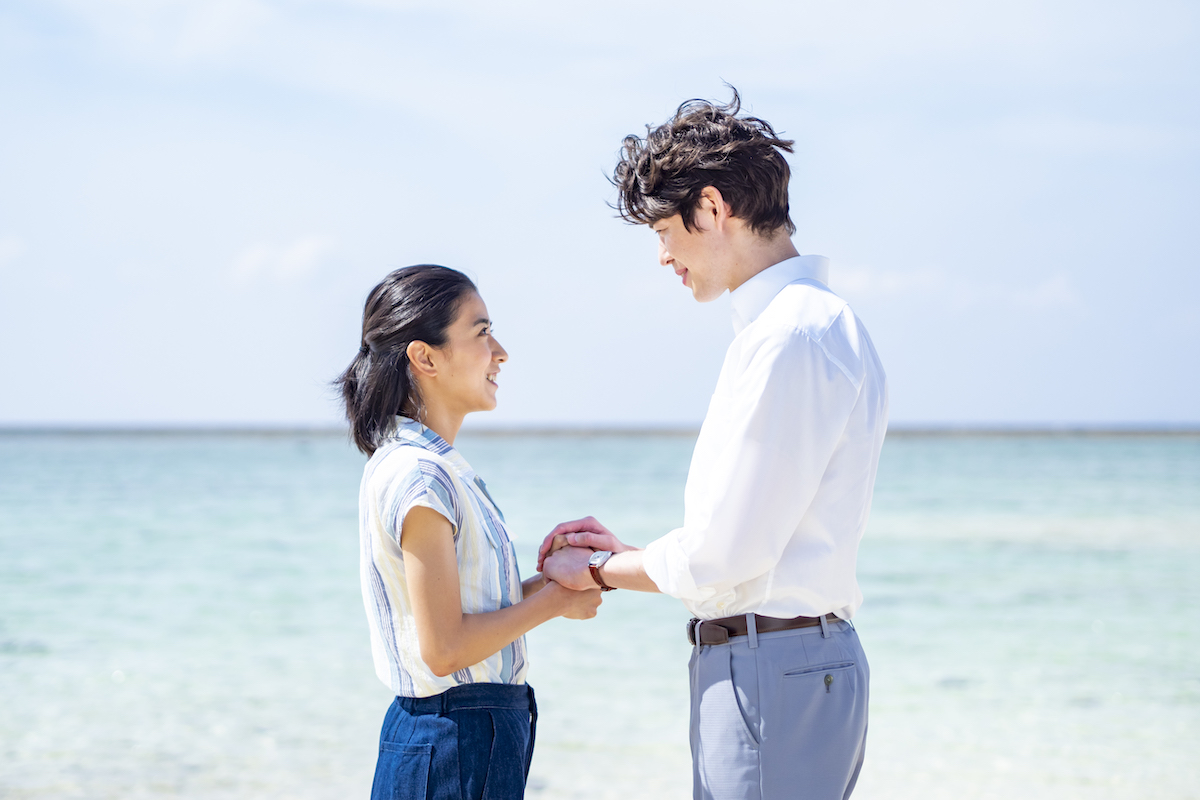 朝ドラ『ちむどんどん』で夫婦役を演じた黒島さん（左）と宮沢さん（右）