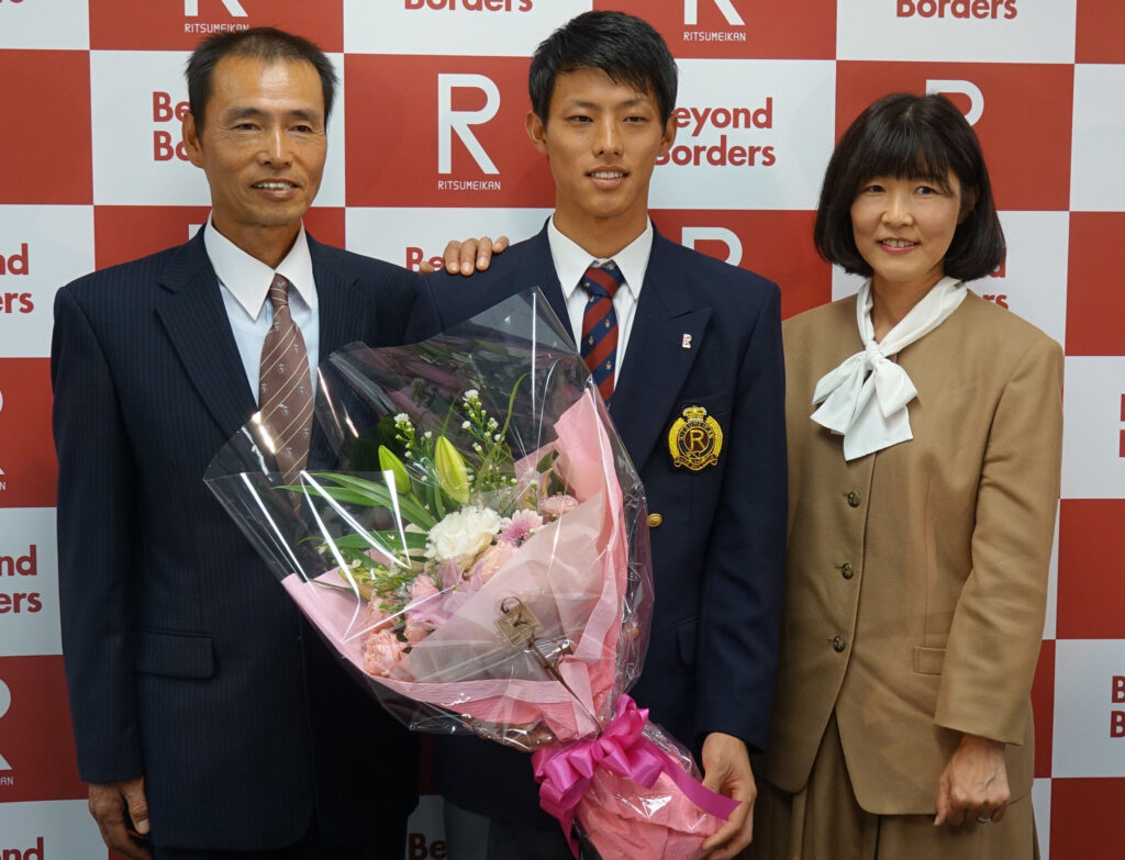 辰巳涼介と両親